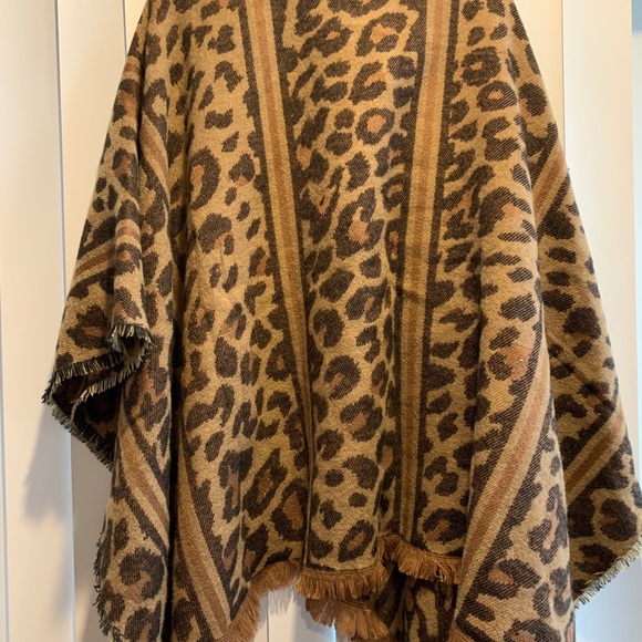 Cheetah poncho/ shawl - Picture 3 of 3